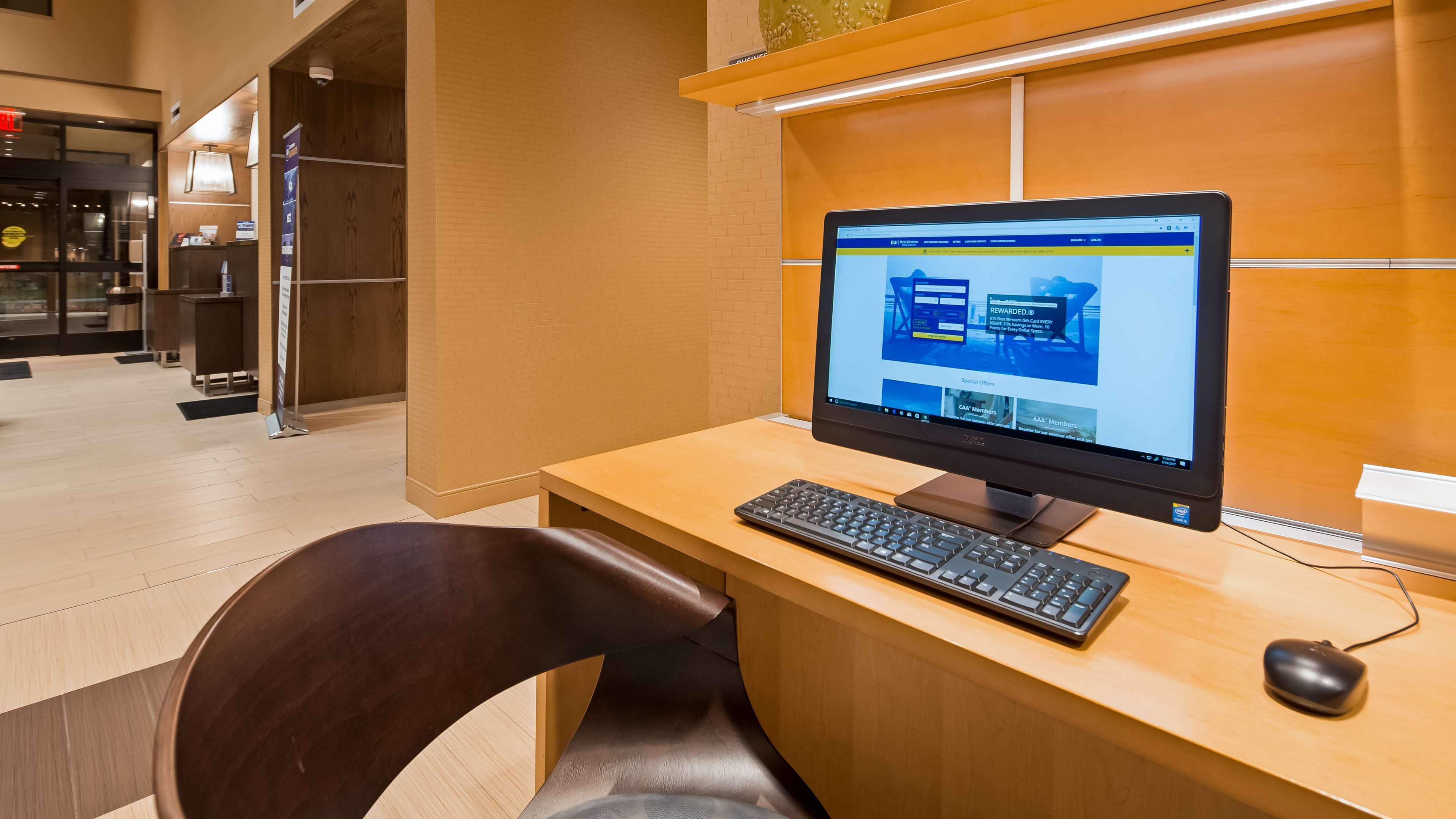 Best Western Plus Franciscan Square Inn & Suites Стюбенвілл Екстер'єр фото