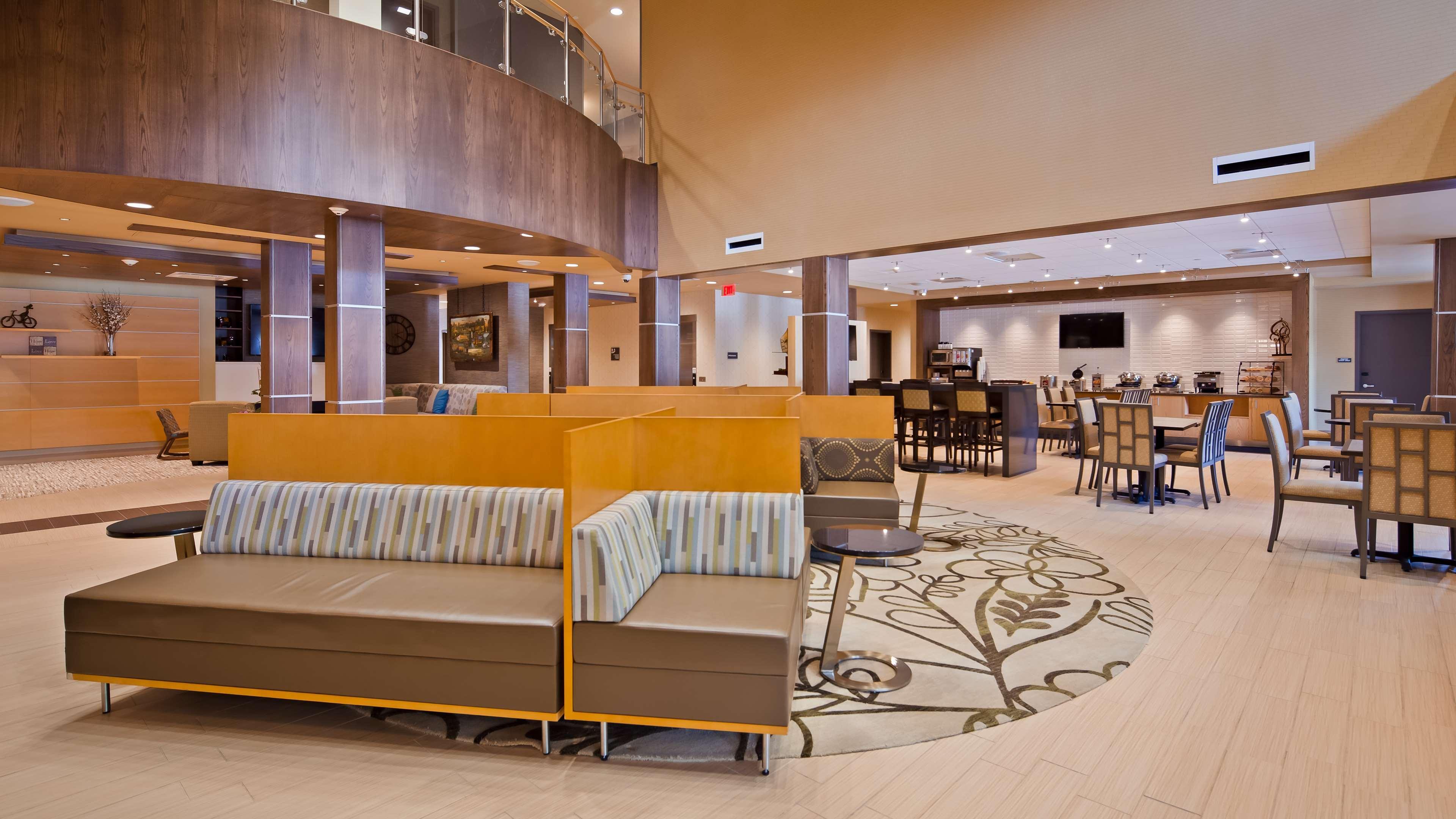 Best Western Plus Franciscan Square Inn & Suites Стюбенвілл Екстер'єр фото