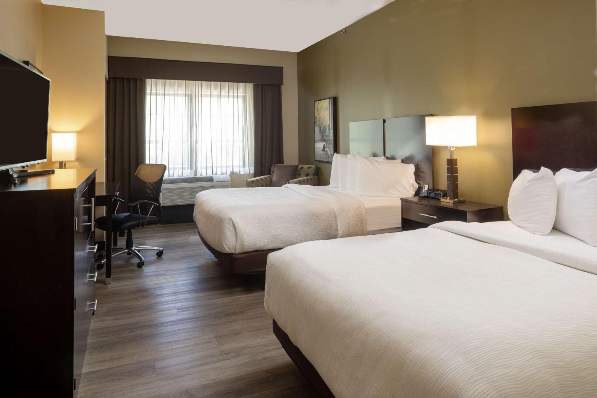 Best Western Plus Franciscan Square Inn & Suites Стюбенвілл Екстер'єр фото