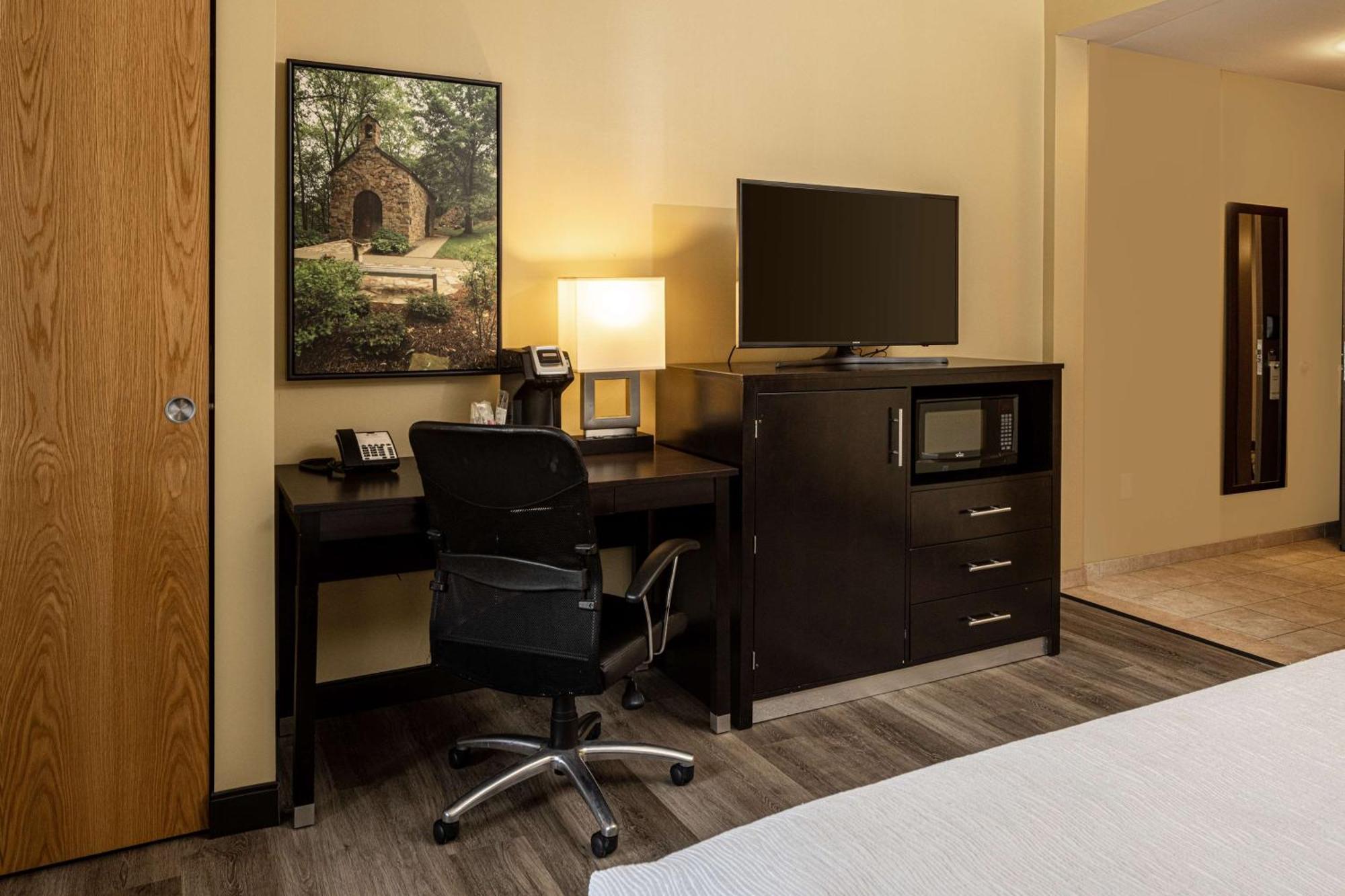 Best Western Plus Franciscan Square Inn & Suites Стюбенвілл Екстер'єр фото