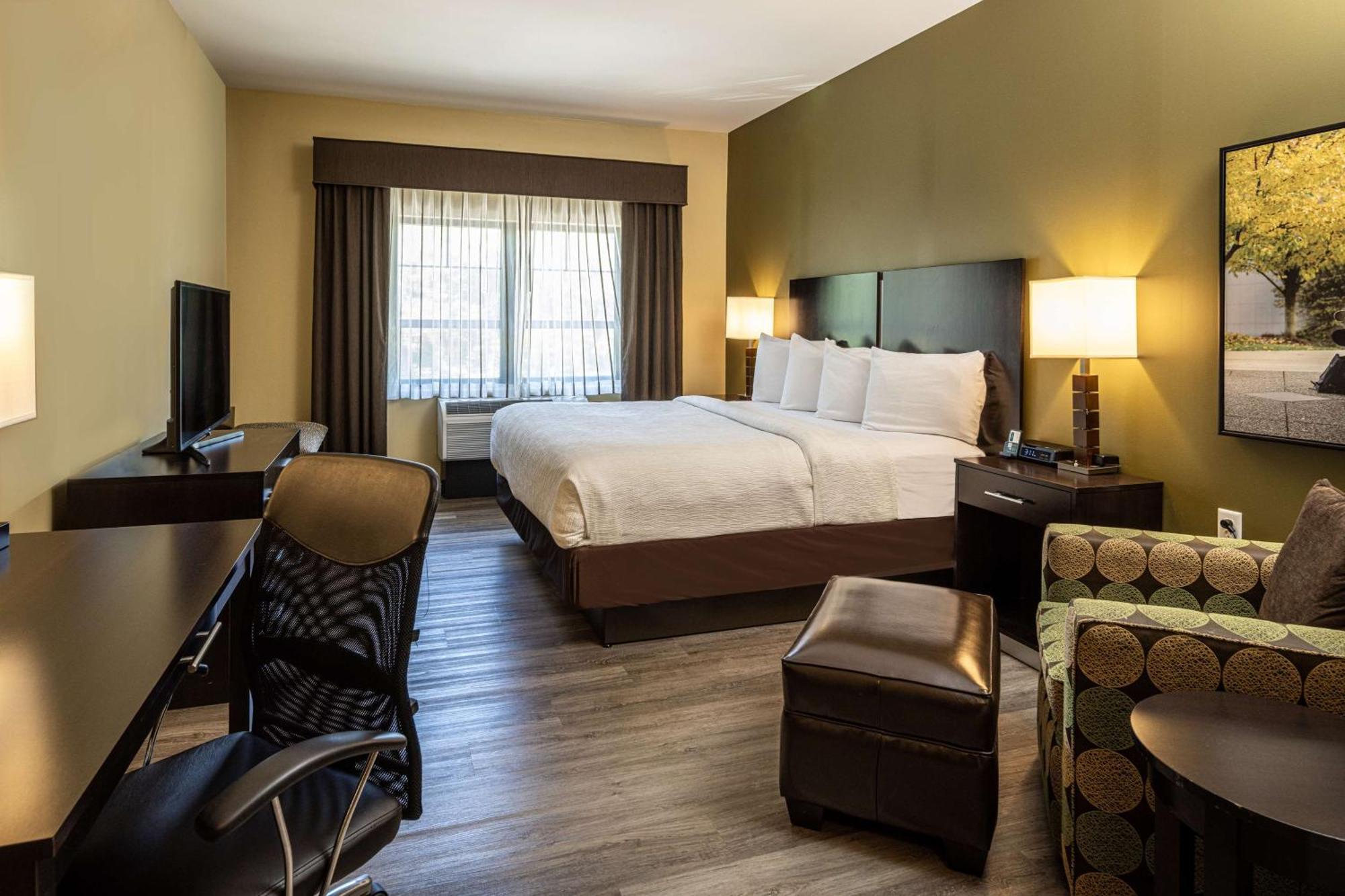 Best Western Plus Franciscan Square Inn & Suites Стюбенвілл Екстер'єр фото