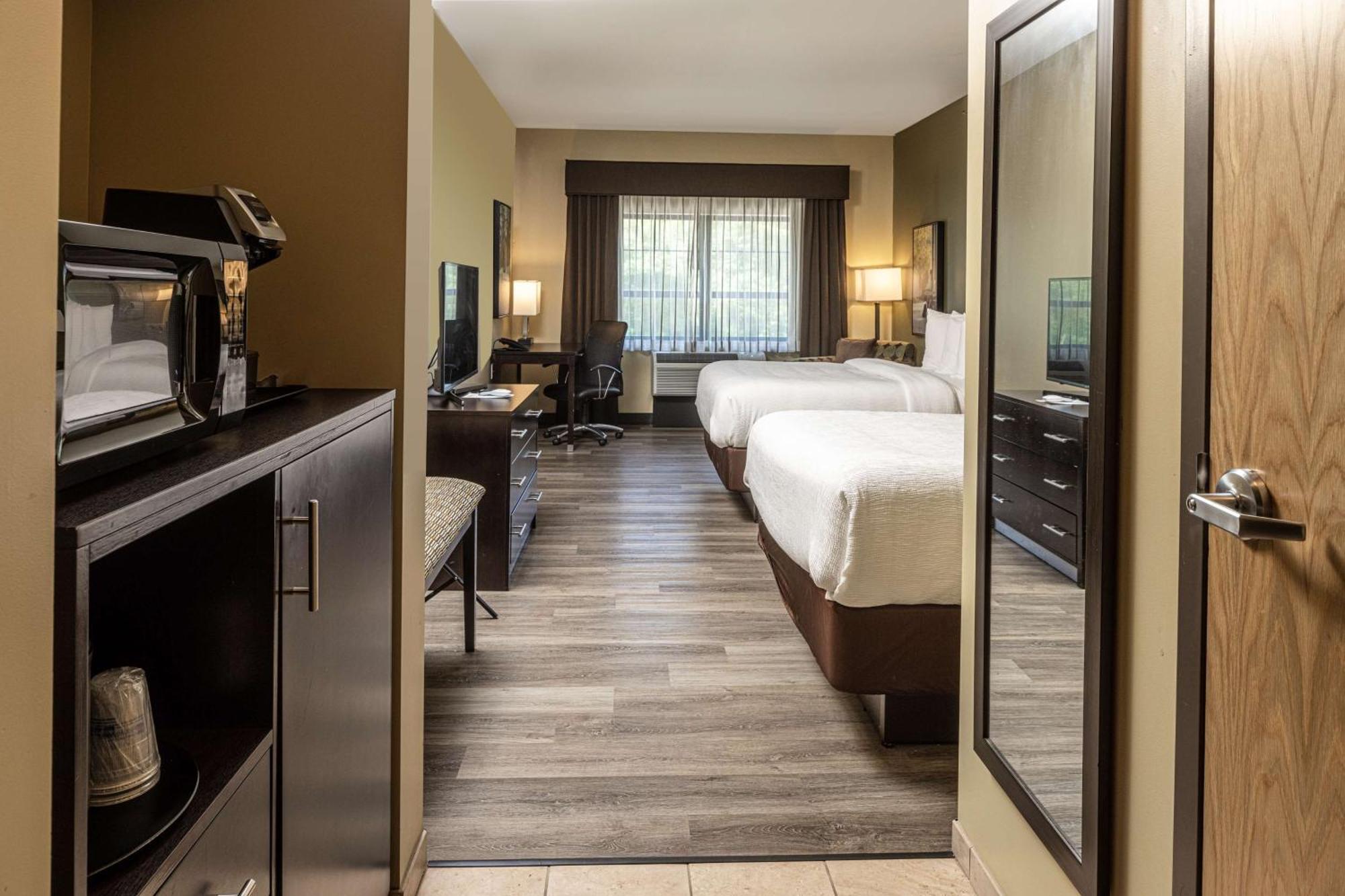 Best Western Plus Franciscan Square Inn & Suites Стюбенвілл Екстер'єр фото