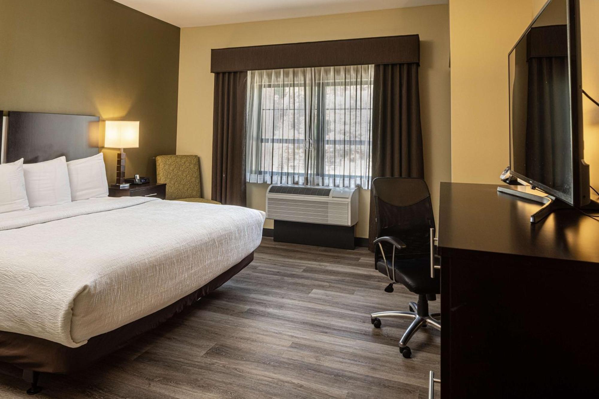 Best Western Plus Franciscan Square Inn & Suites Стюбенвілл Екстер'єр фото