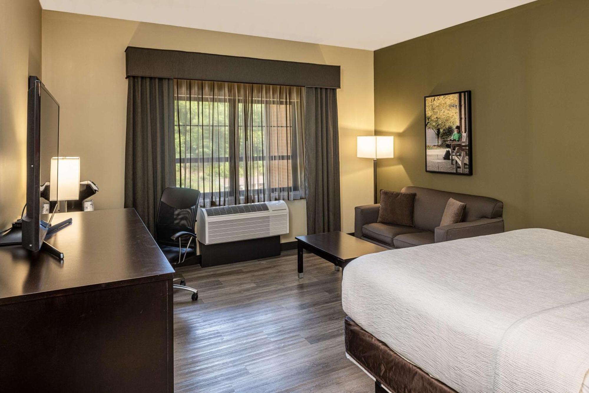 Best Western Plus Franciscan Square Inn & Suites Стюбенвілл Екстер'єр фото