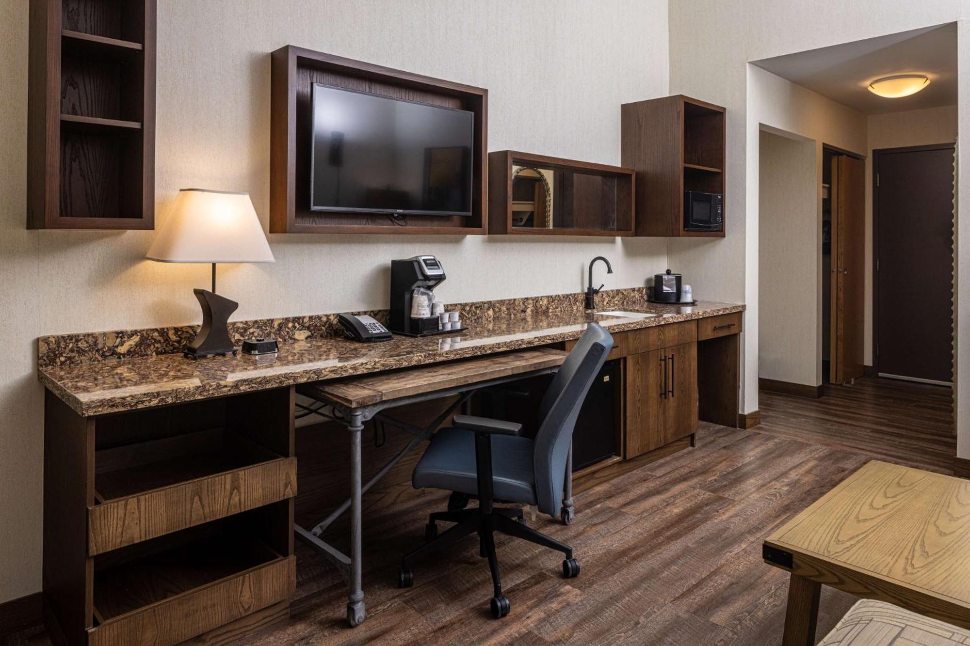Best Western Plus Franciscan Square Inn & Suites Стюбенвілл Екстер'єр фото