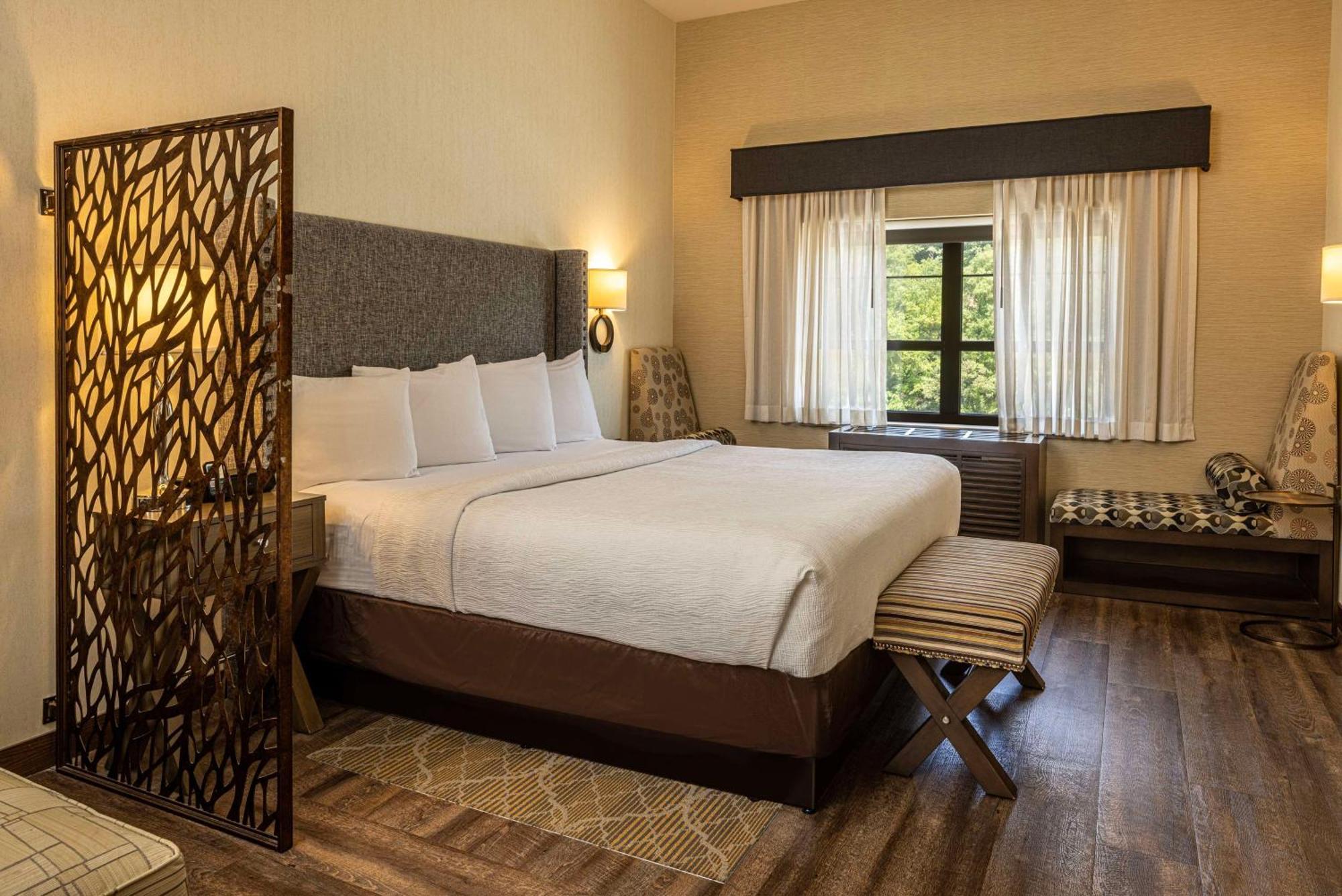 Best Western Plus Franciscan Square Inn & Suites Стюбенвілл Екстер'єр фото