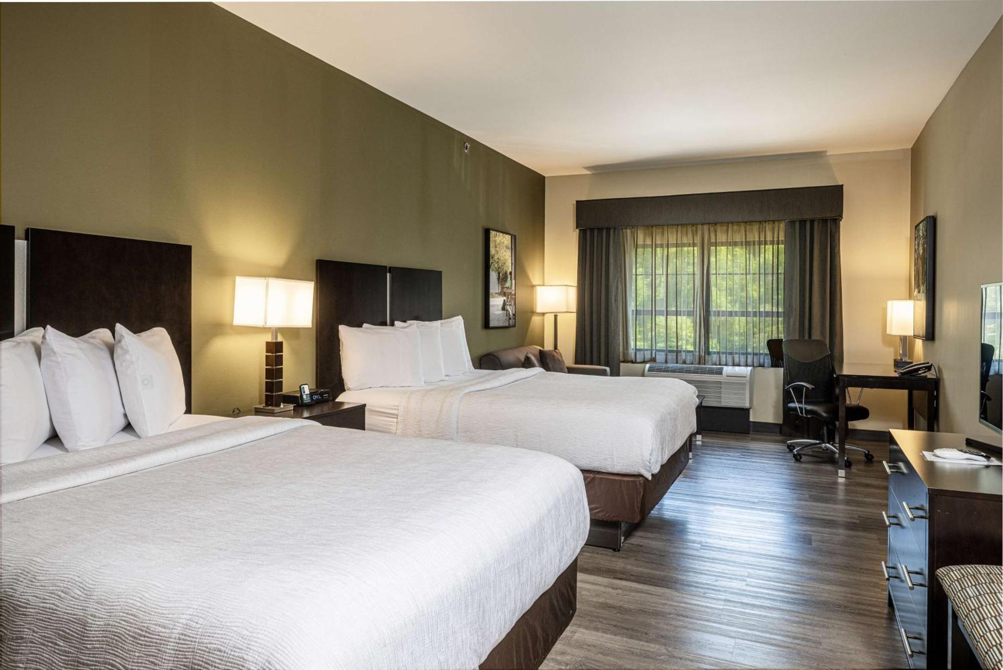 Best Western Plus Franciscan Square Inn & Suites Стюбенвілл Екстер'єр фото