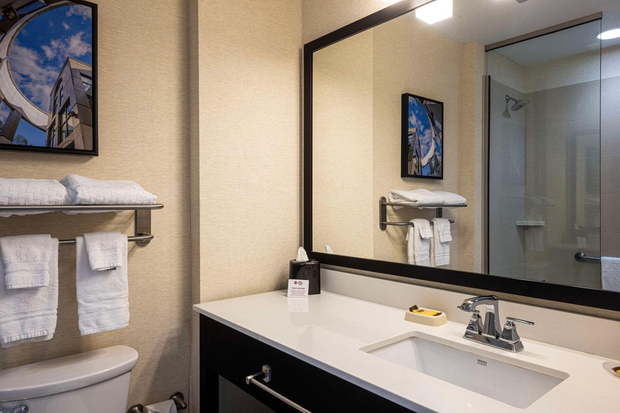 Best Western Plus Franciscan Square Inn & Suites Стюбенвілл Екстер'єр фото