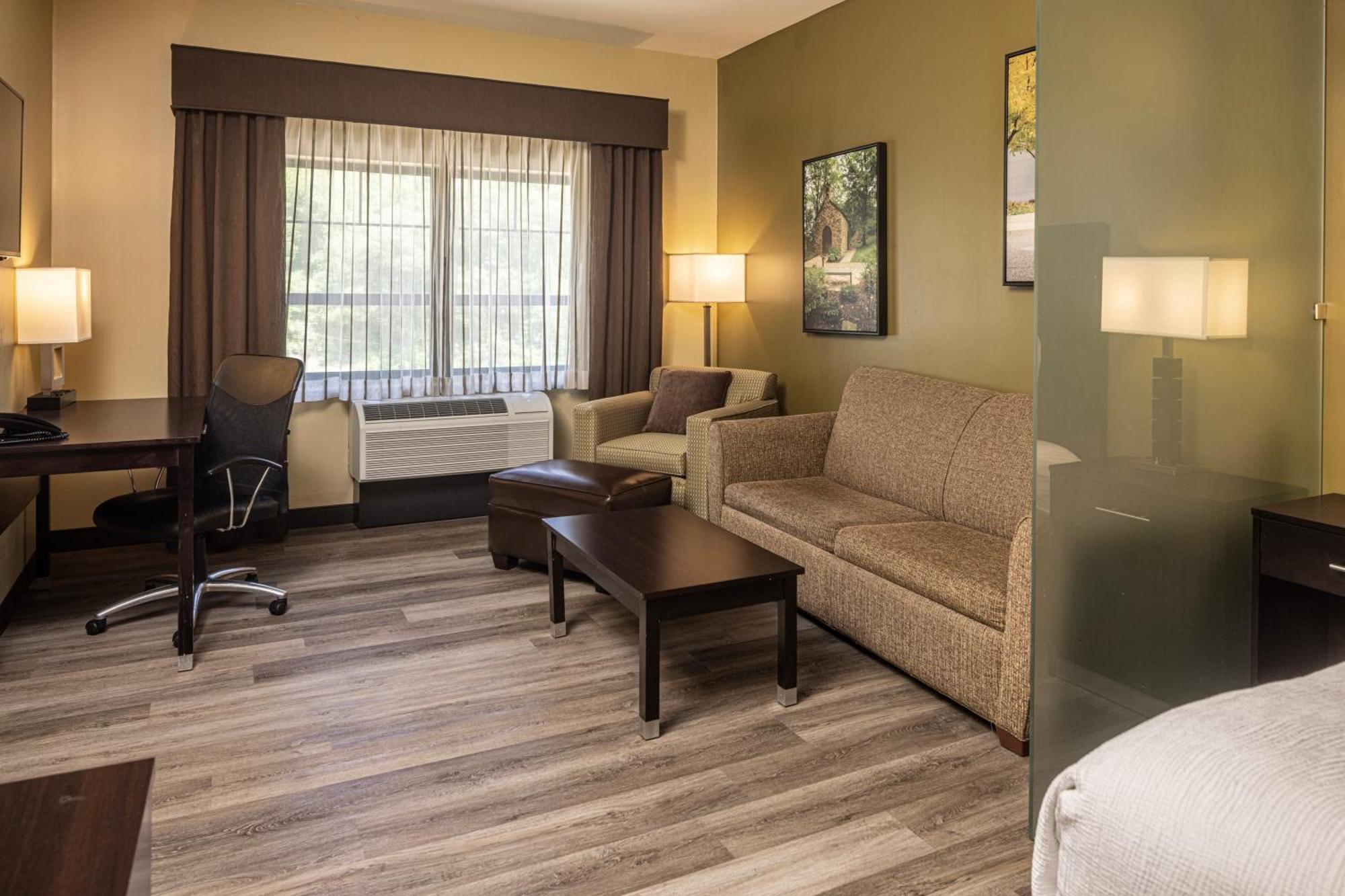 Best Western Plus Franciscan Square Inn & Suites Стюбенвілл Екстер'єр фото