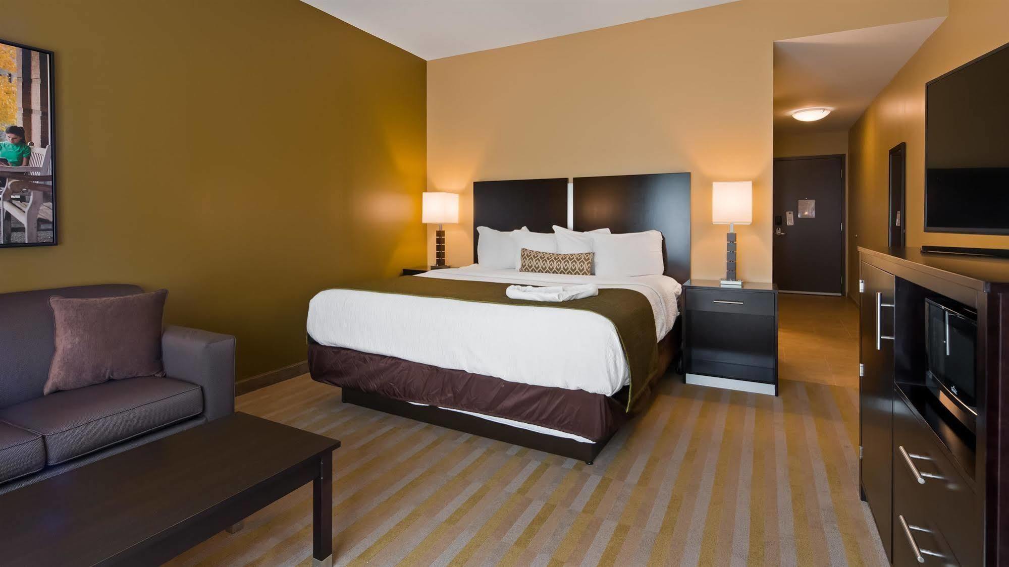 Best Western Plus Franciscan Square Inn & Suites Стюбенвілл Екстер'єр фото