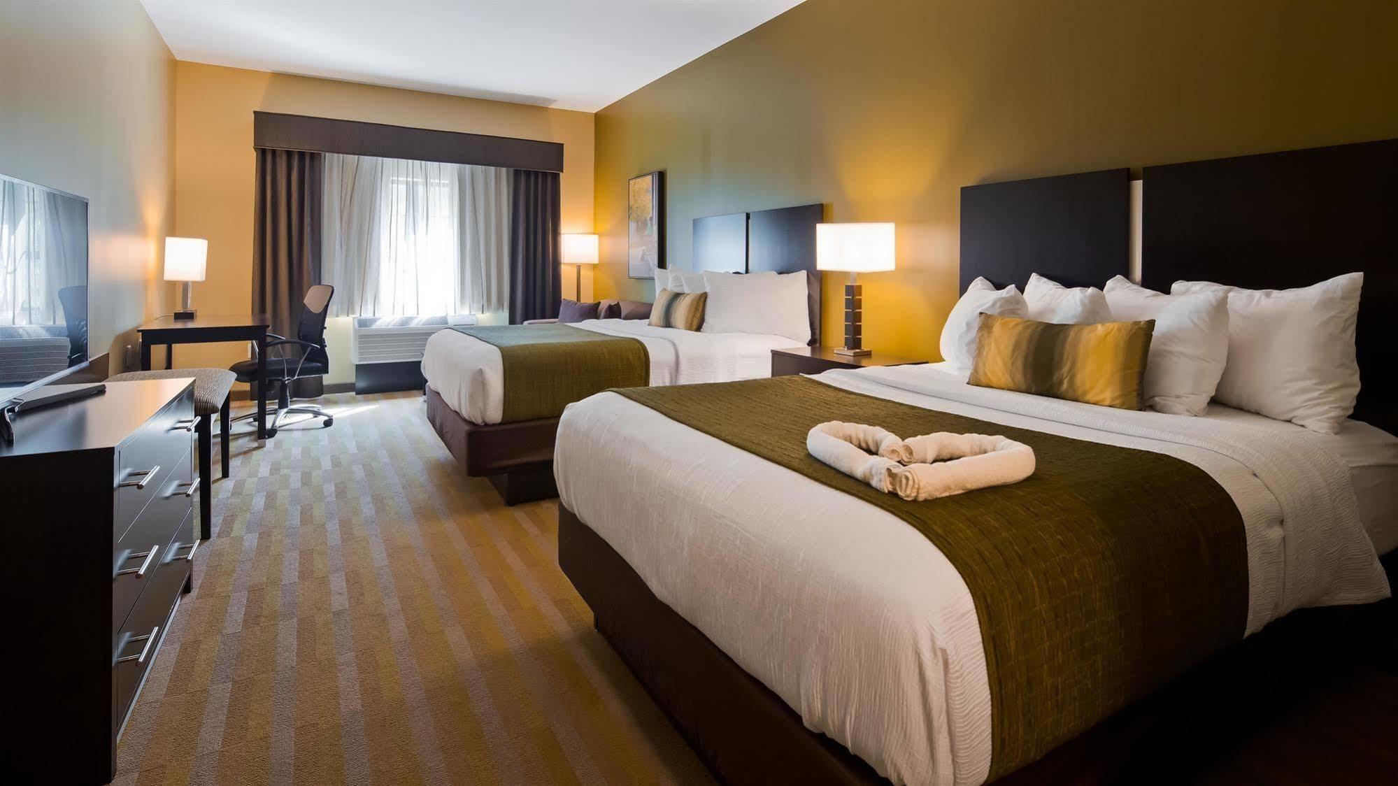 Best Western Plus Franciscan Square Inn & Suites Стюбенвілл Екстер'єр фото