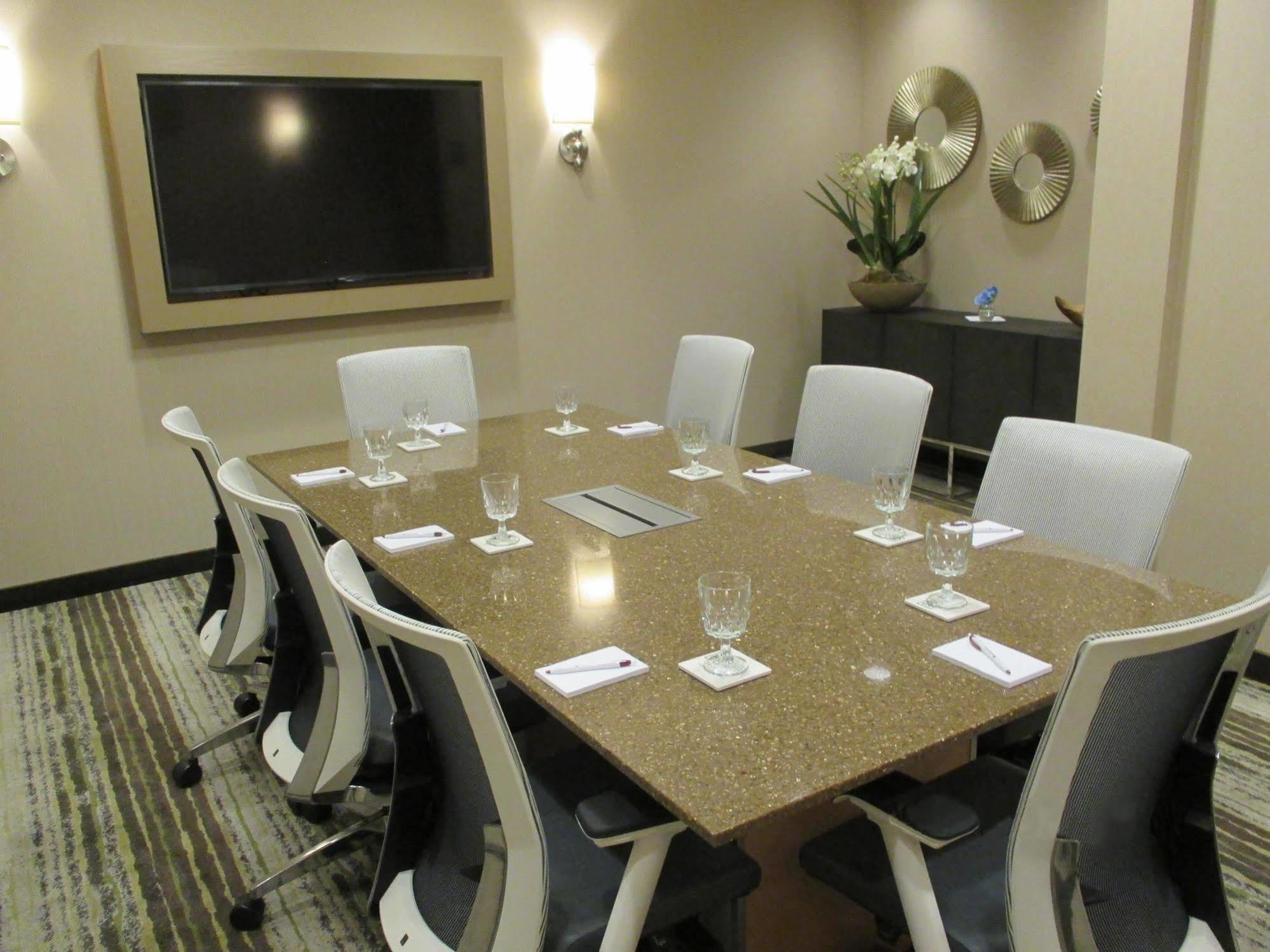 Best Western Plus Franciscan Square Inn & Suites Стюбенвілл Екстер'єр фото