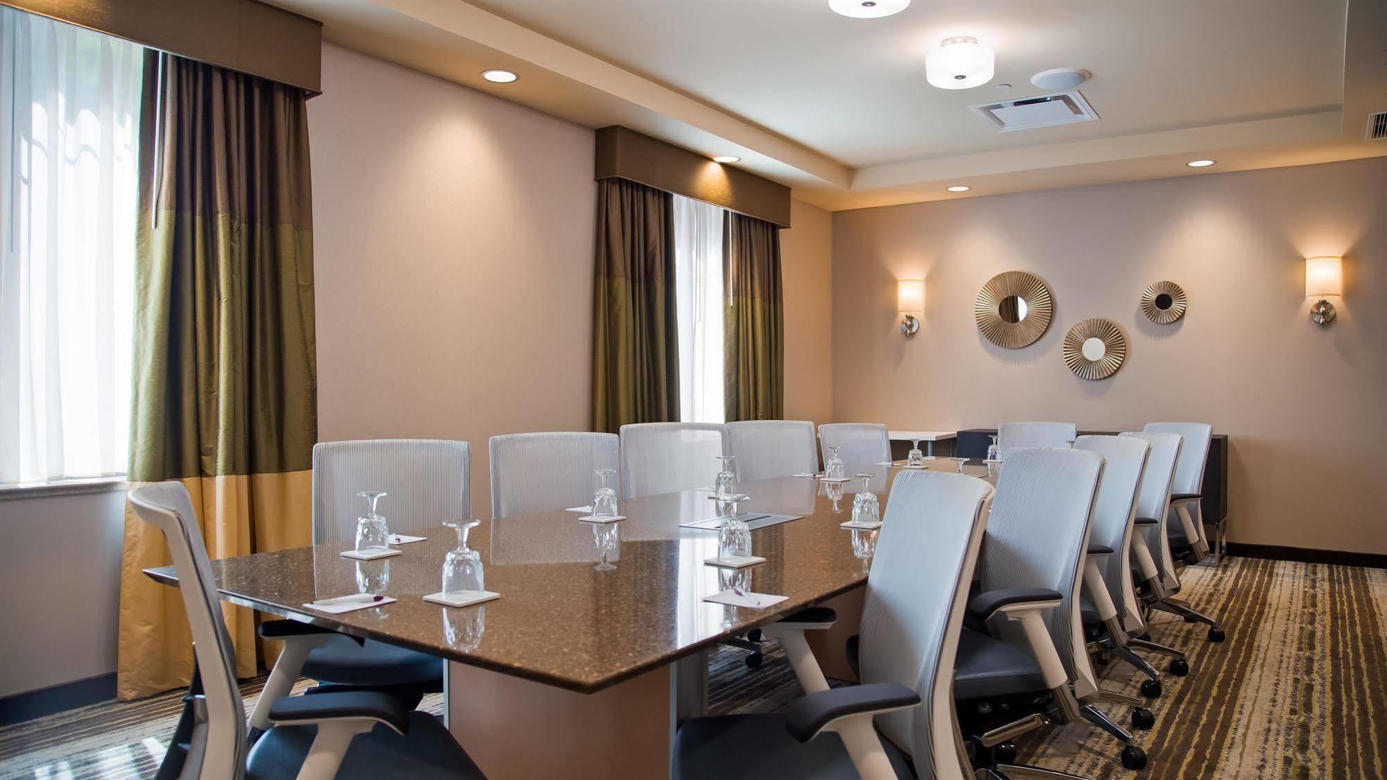 Best Western Plus Franciscan Square Inn & Suites Стюбенвілл Екстер'єр фото